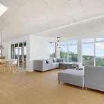Luxury With Panoramic Views Of Bay And Outdoor
