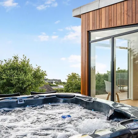 Luxury With Panoramic Views Of Bay And Outdoor *